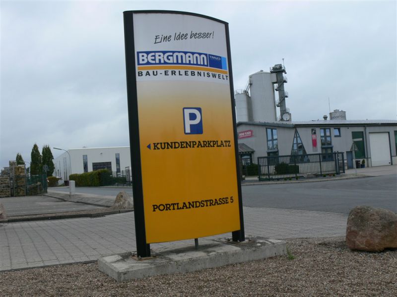 Werbepylone Bergmann Bau-Erlebniswelt