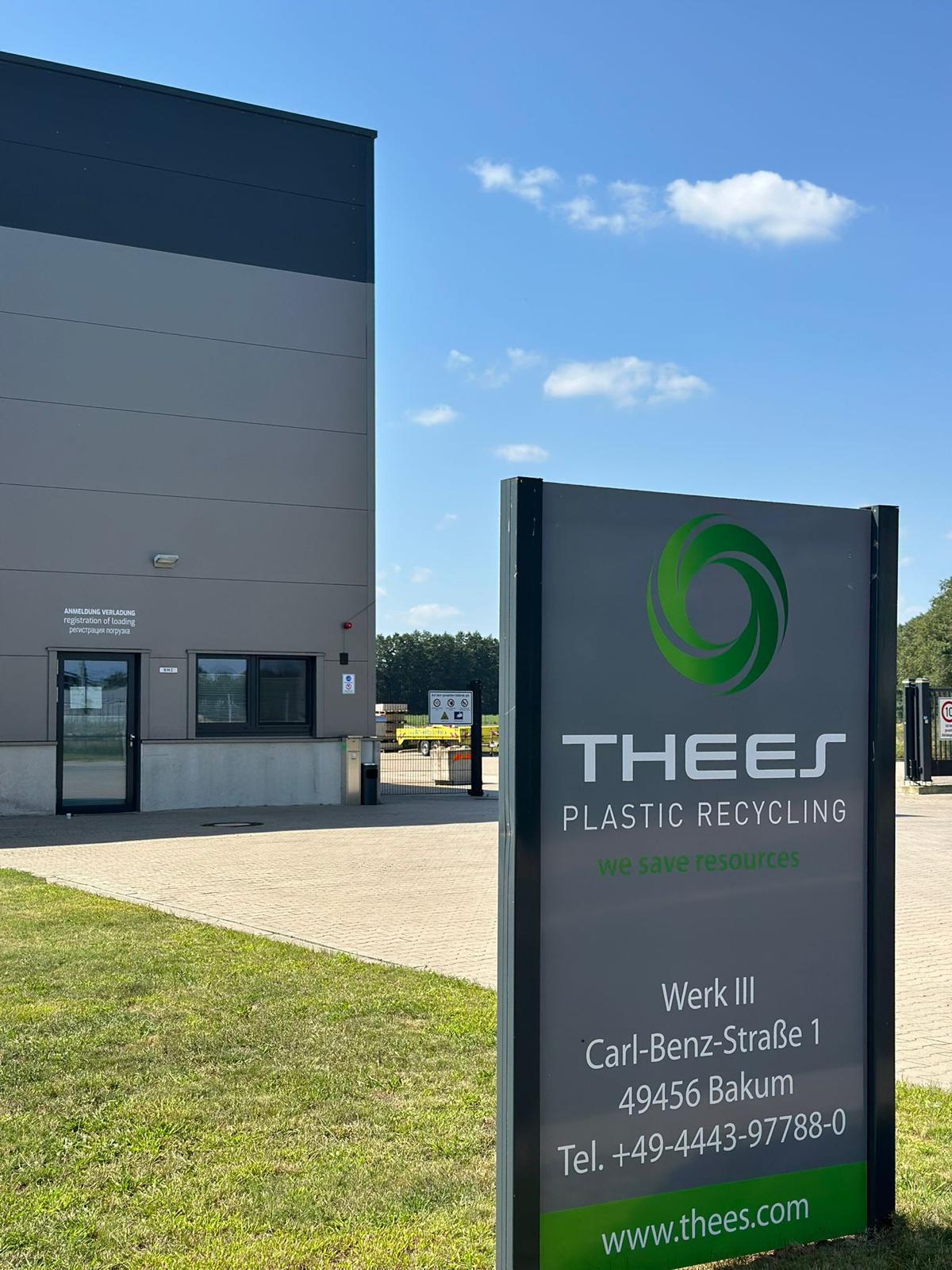 Werbepylone Thees Plastic Recycling