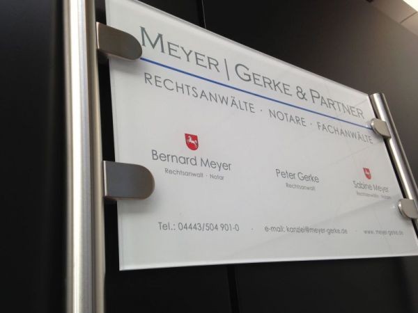 Edelstahl-Schildersystem der Kanzlei Meyer, Gerke und Partner